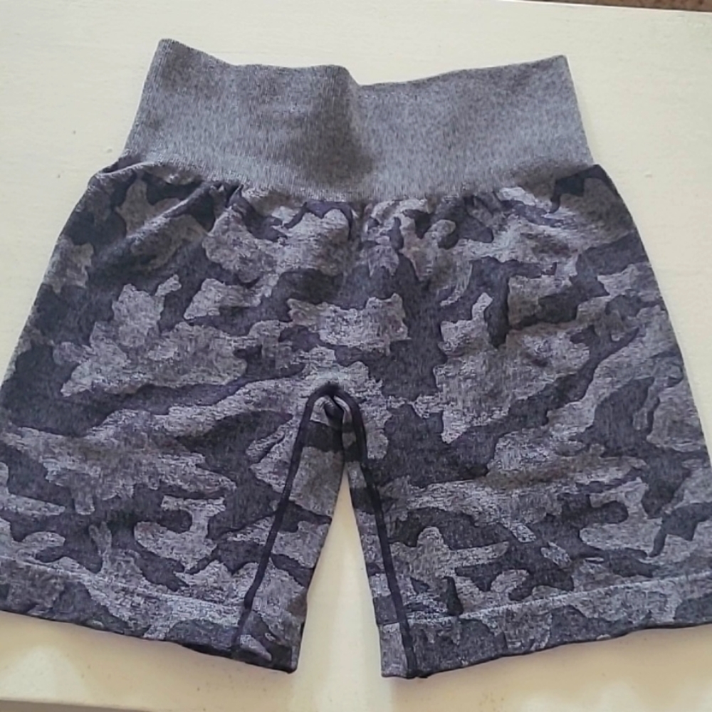 Nvgtn black camo seamless shorts medium